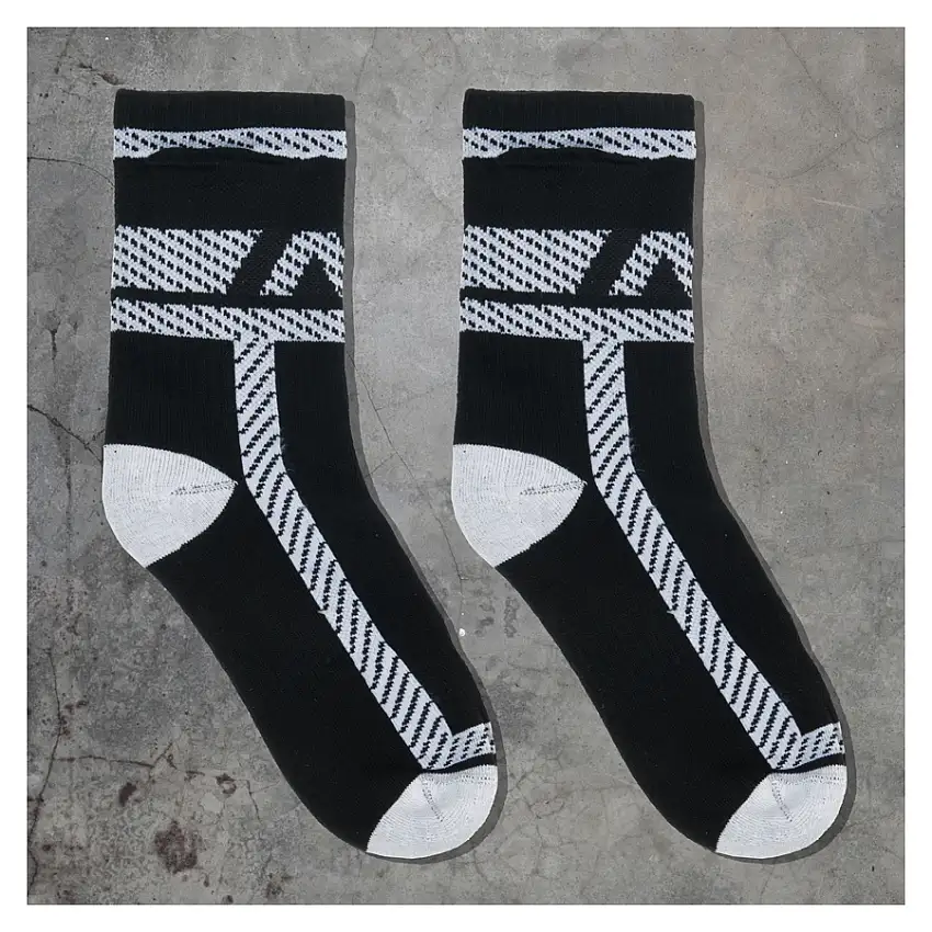 chaussettes-socks-pockets-noir-blanc-1