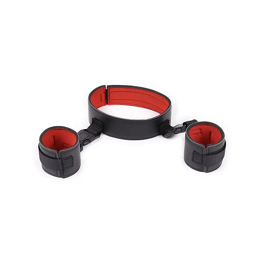 collier-avec-menottes-de-poignets-clips-noir-1