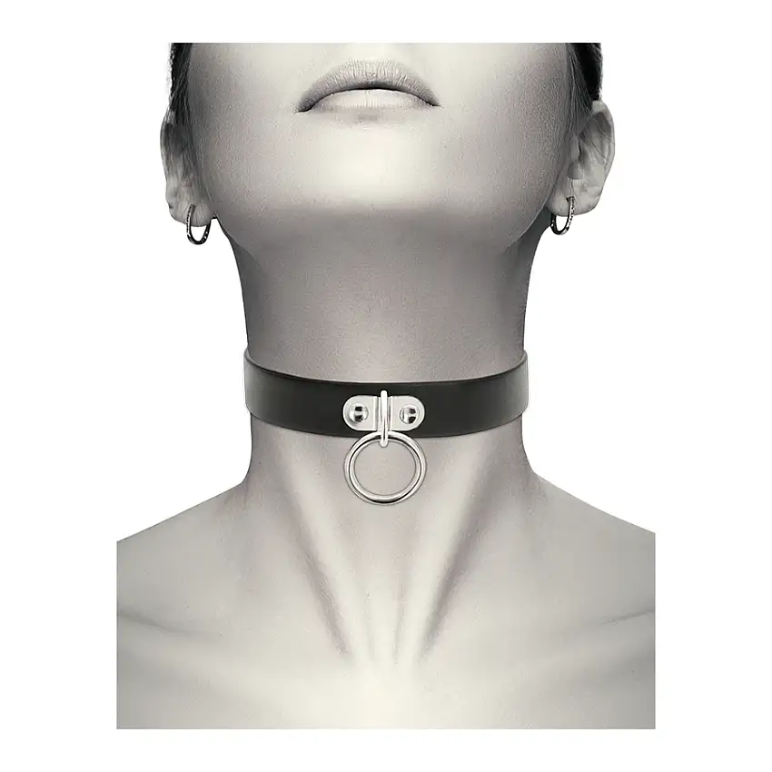 collier-coquette-avec-anneau-noir-1