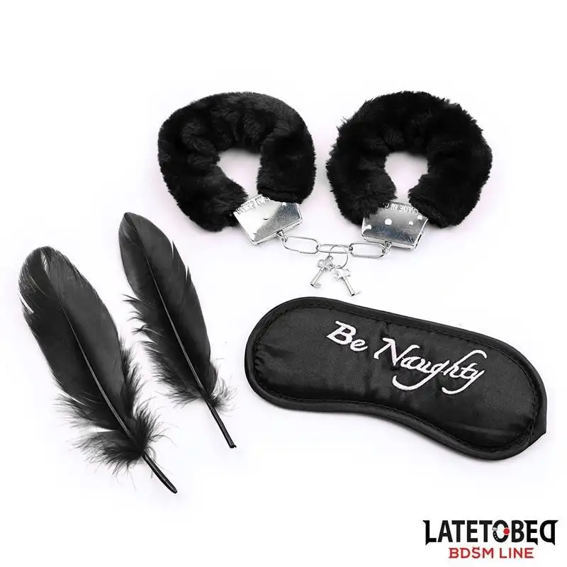 ensemble-de-3-pieces-masque-menottes-et-plumes-noir-1