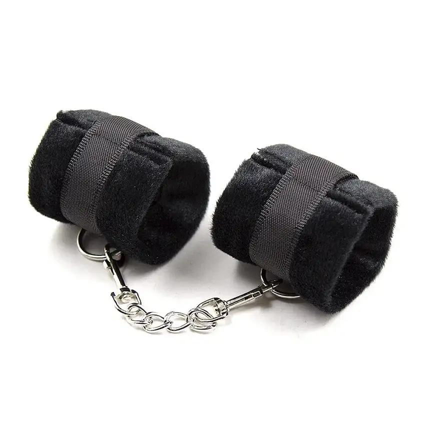 menottes-rotiques-fourrure-noire-cha-ne-amovible-1-1