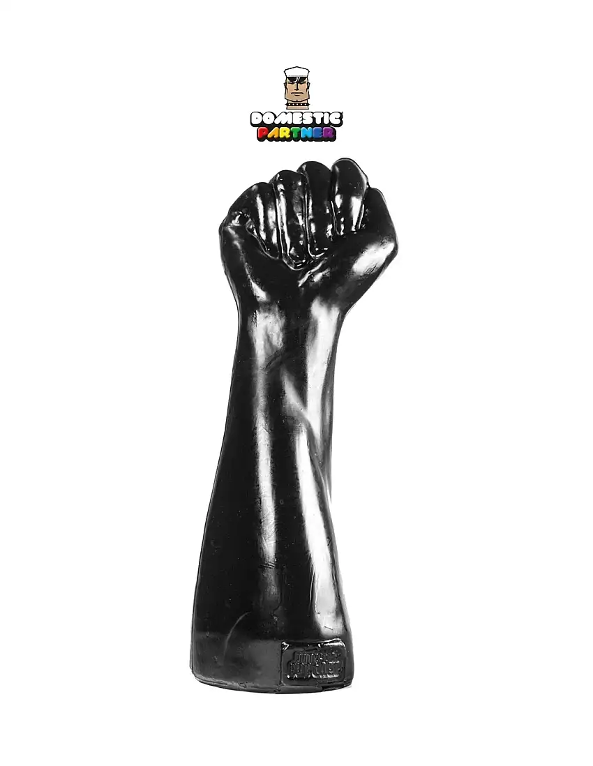 poing-ferme-fist-of-victory-1