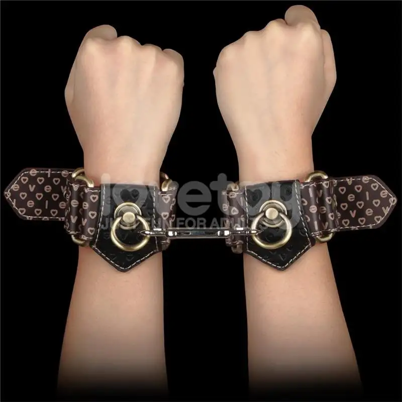 rebellion-reign-menottes-pour-poignees-1