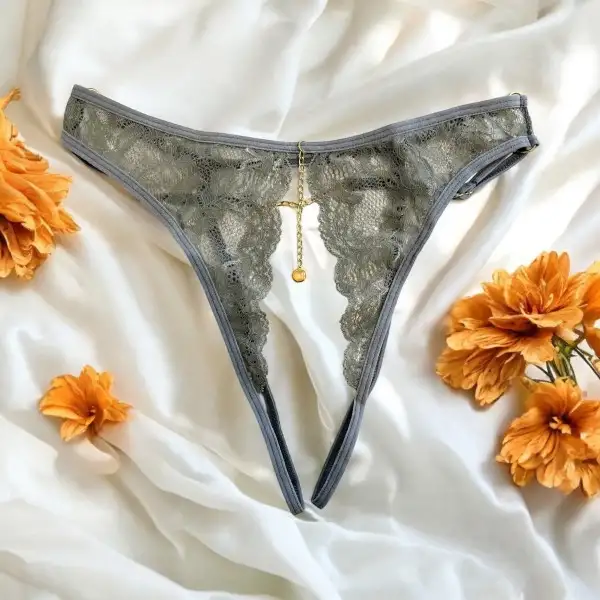 string-gris-avec-bijou-couleur-aleatoire-et-chaine-doree-pa05mgrey-1